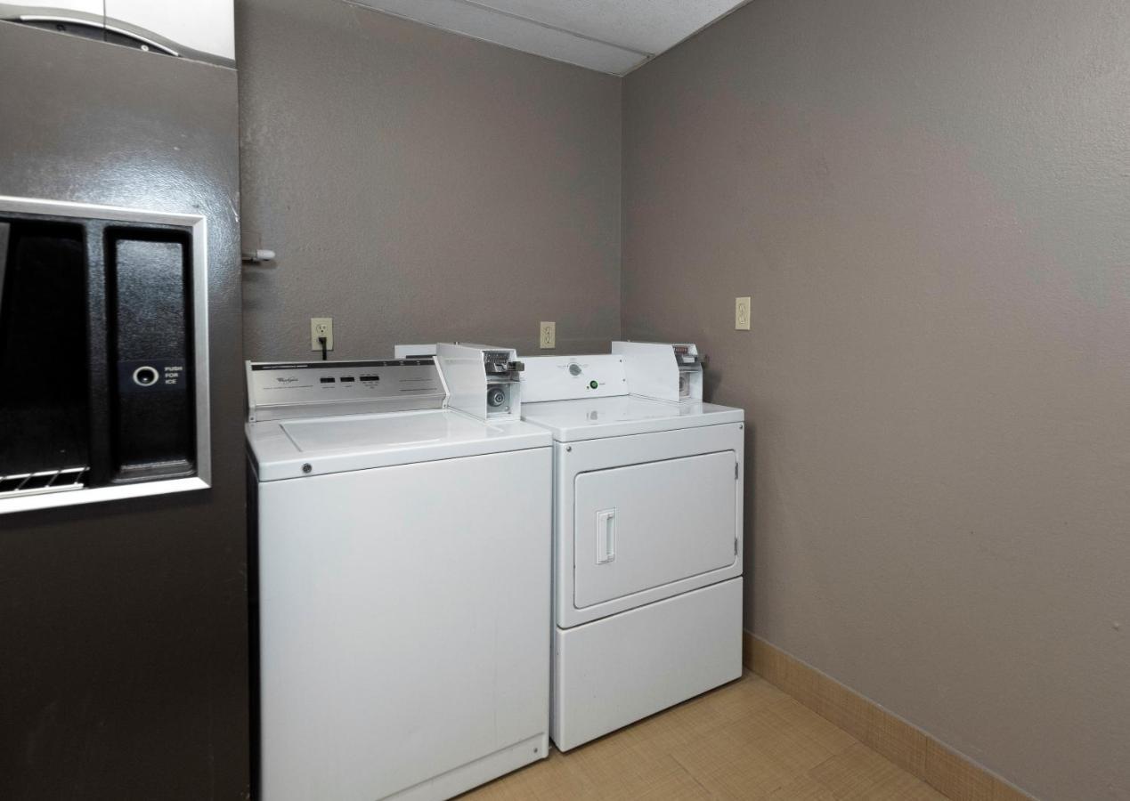 Red Roof Inn Plus+ Хантсвилл Экстерьер фото