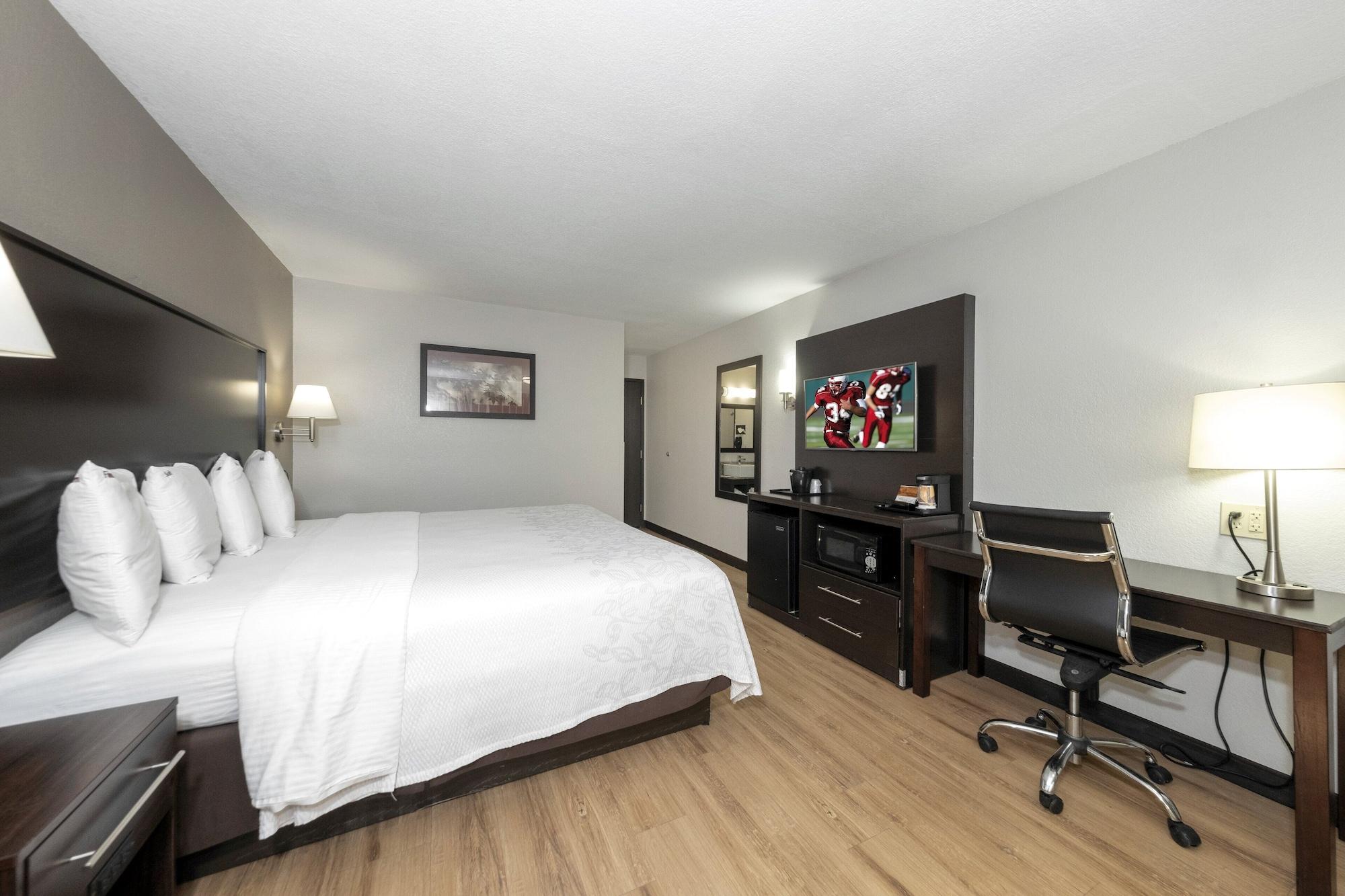 Red Roof Inn Plus+ Хантсвилл Экстерьер фото