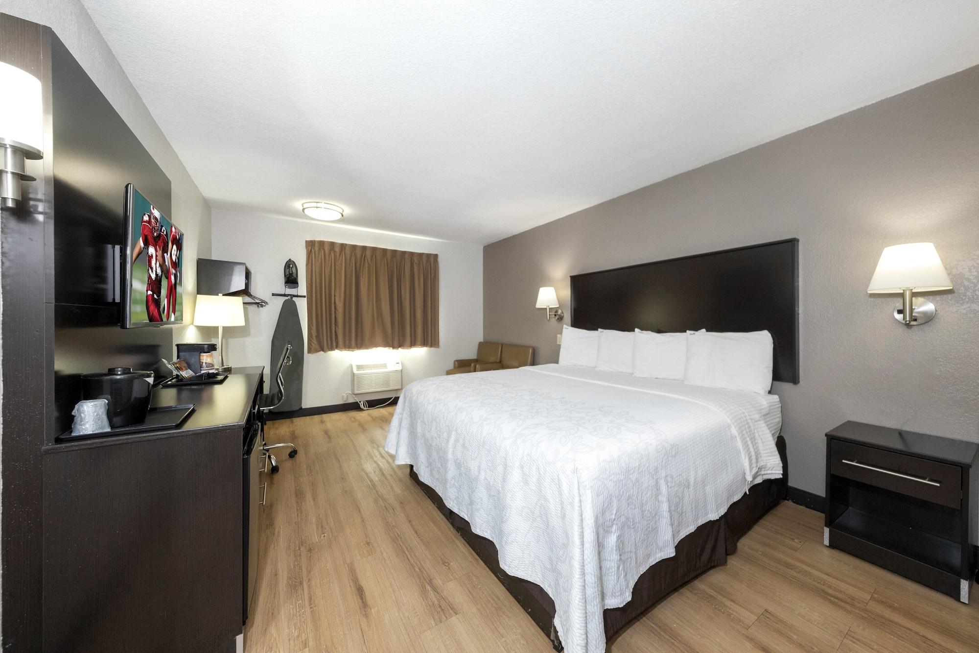 Red Roof Inn Plus+ Хантсвилл Экстерьер фото