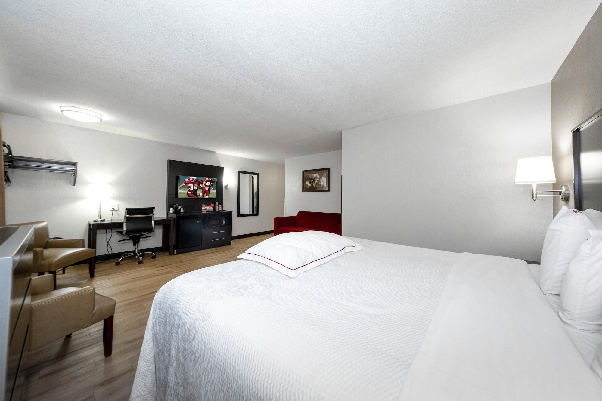 Red Roof Inn Plus+ Хантсвилл Экстерьер фото