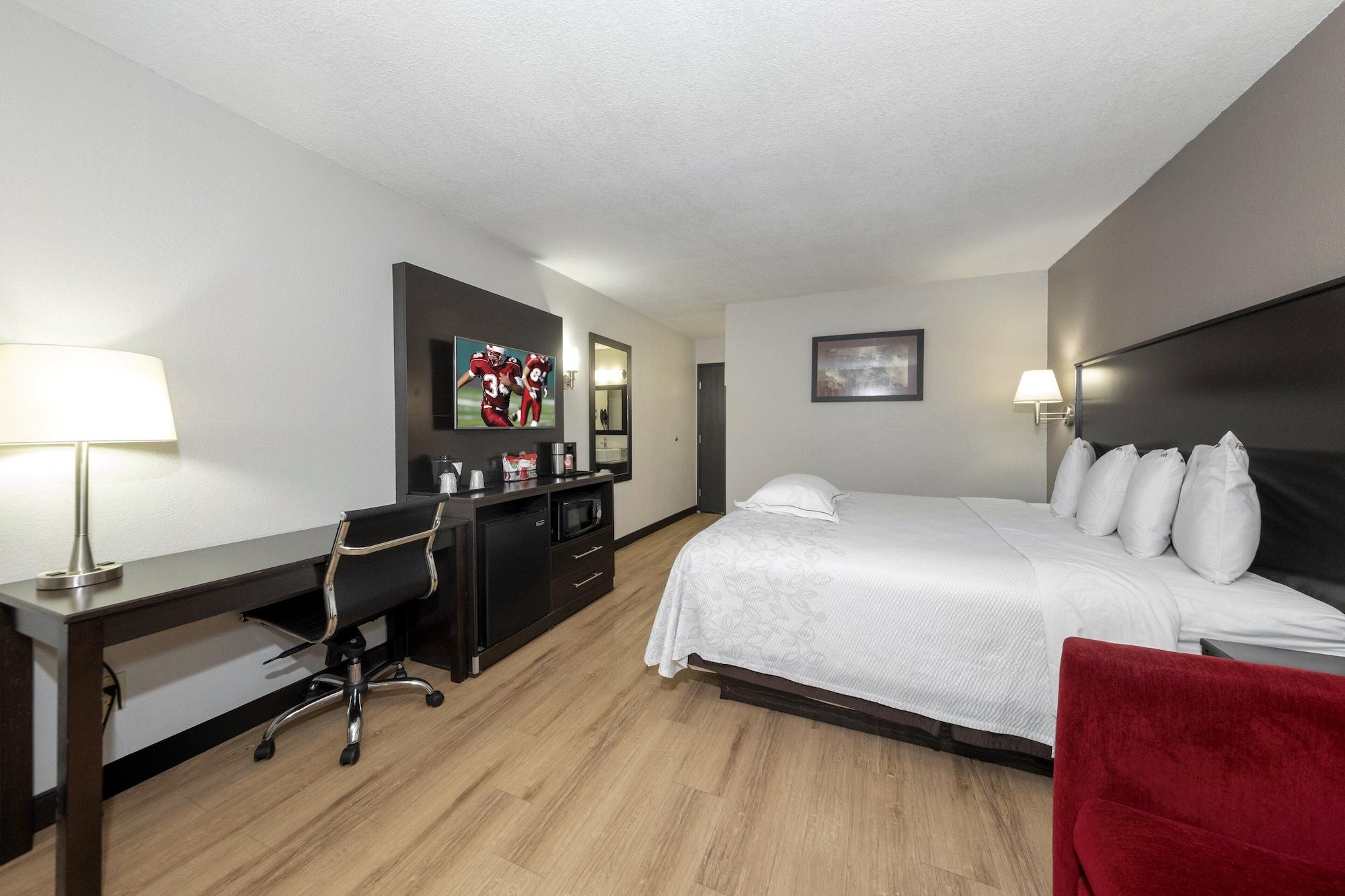 Red Roof Inn Plus+ Хантсвилл Экстерьер фото