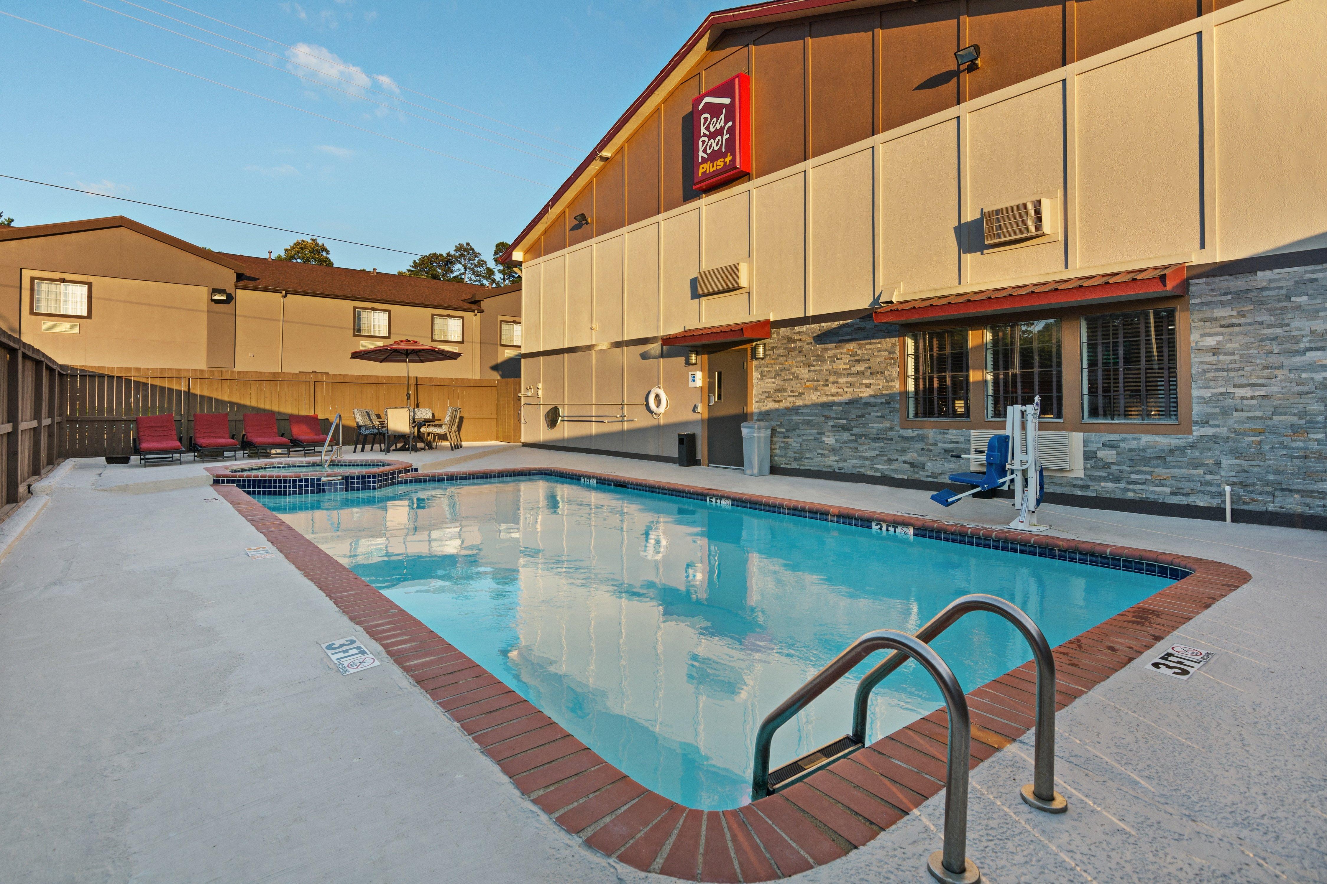 Red Roof Inn Plus+ Хантсвилл Экстерьер фото