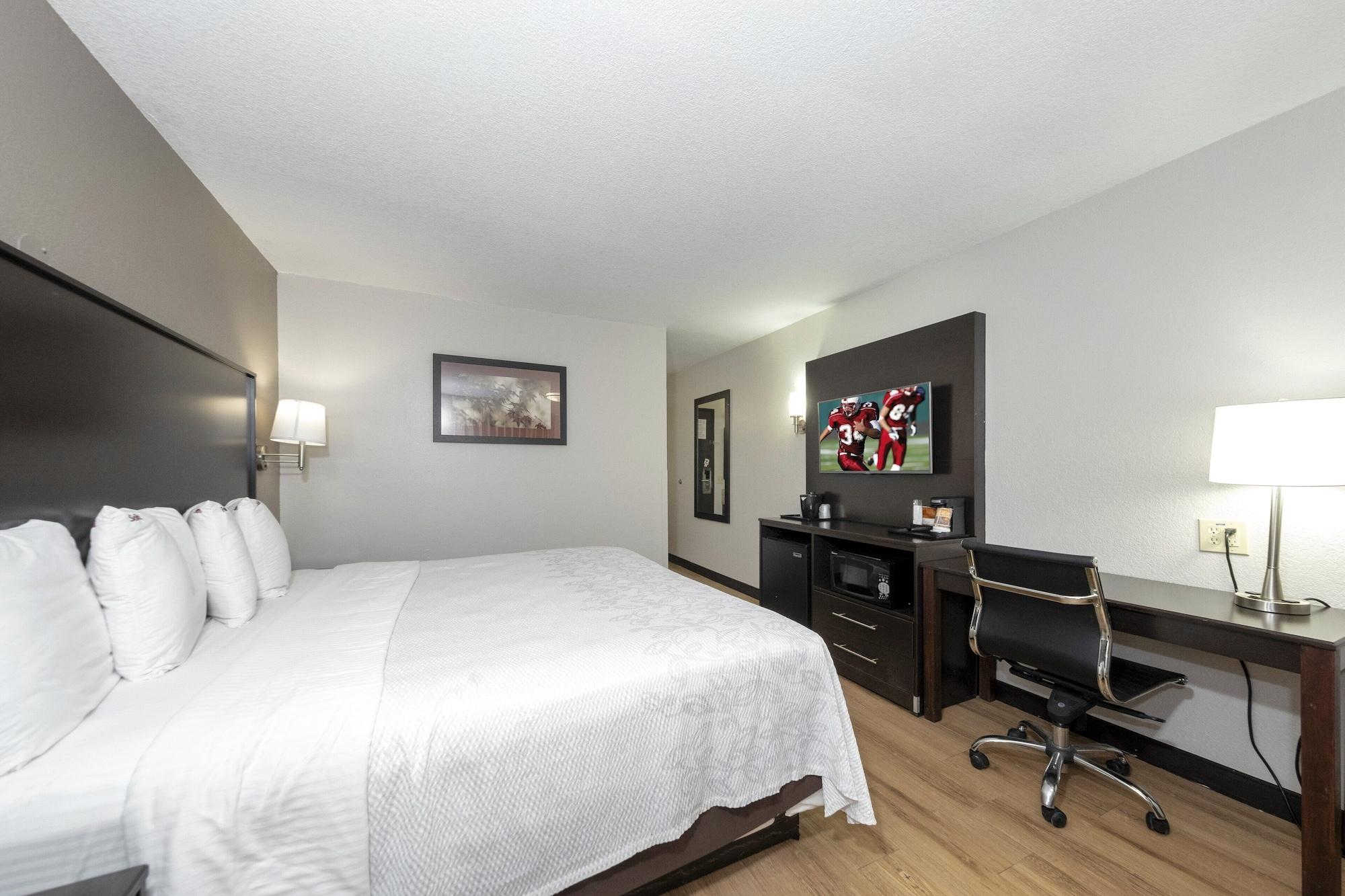 Red Roof Inn Plus+ Хантсвилл Экстерьер фото