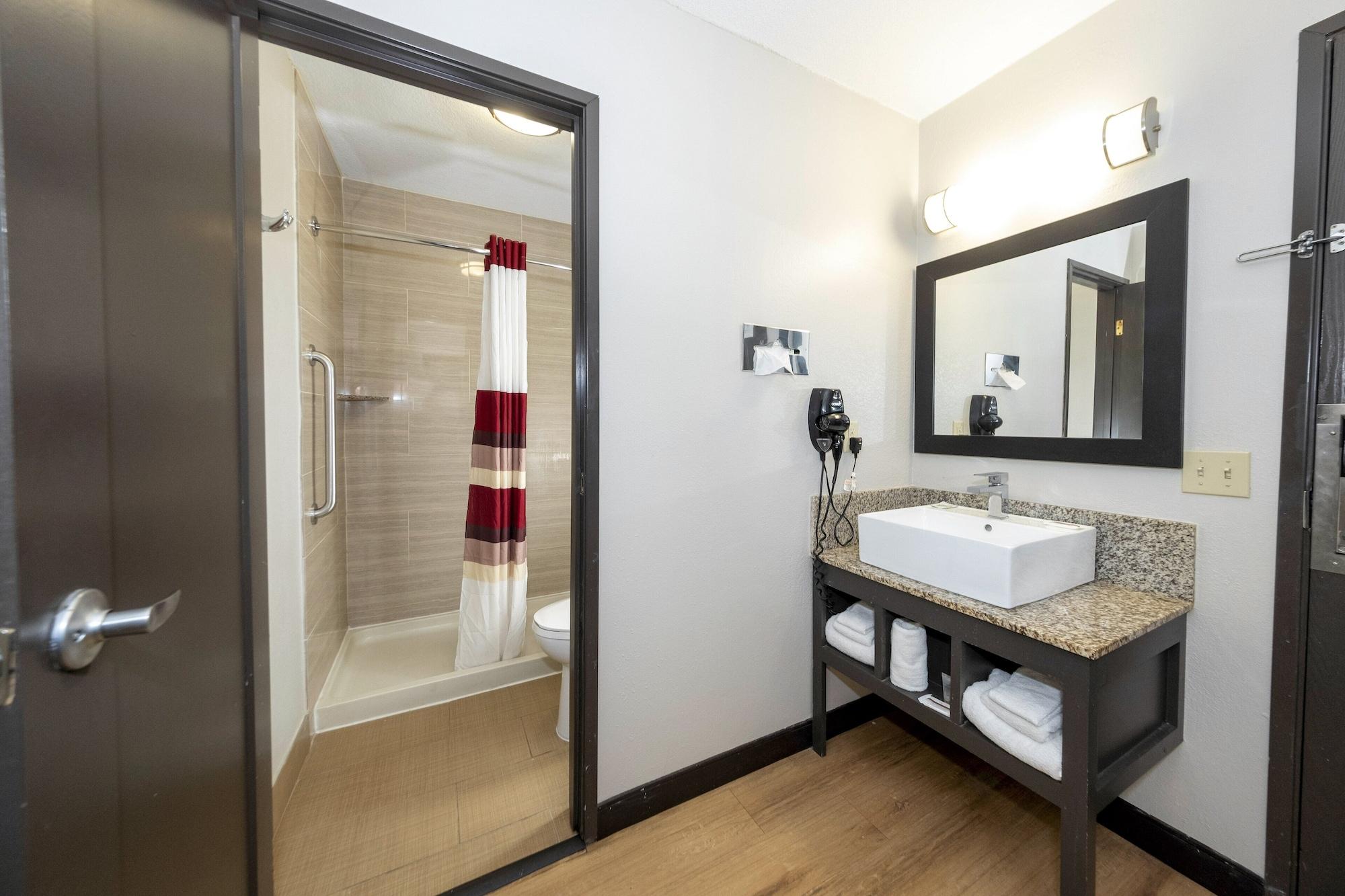 Red Roof Inn Plus+ Хантсвилл Экстерьер фото