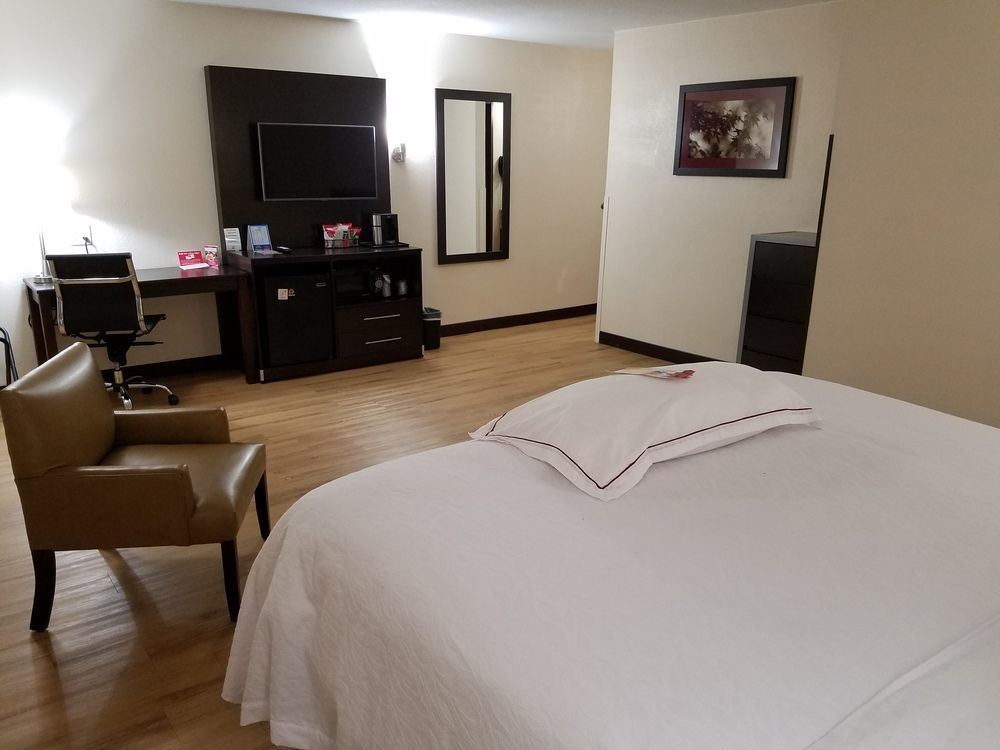 Red Roof Inn Plus+ Хантсвилл Экстерьер фото