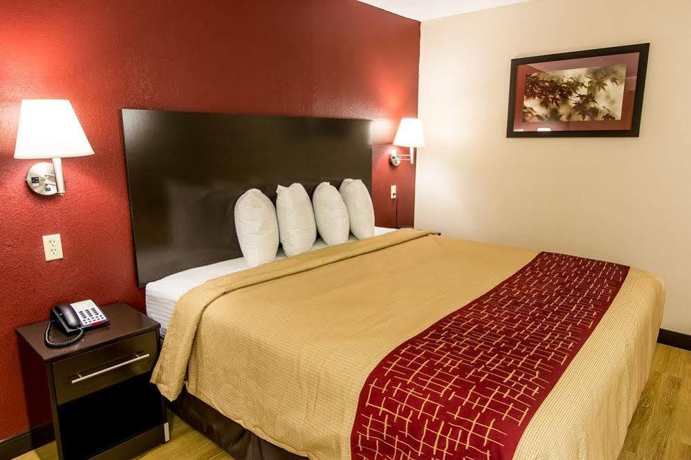 Red Roof Inn Plus+ Хантсвилл Экстерьер фото