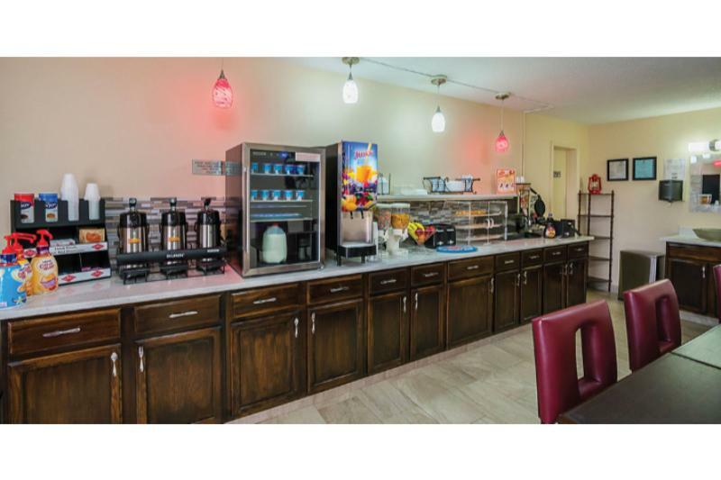 Red Roof Inn Plus+ Хантсвилл Экстерьер фото